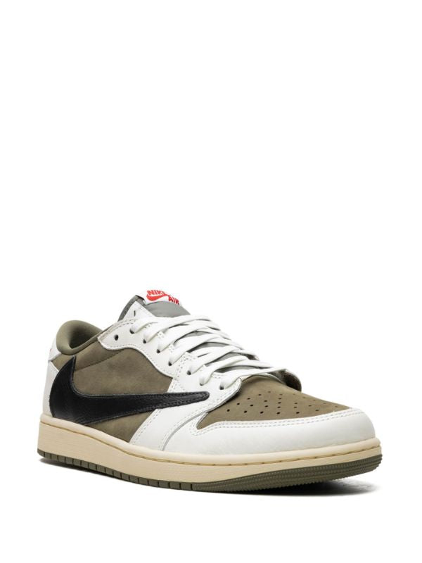 Jordan
x Travis Scott Air Jordan 1 "Medium Olive" sneakers