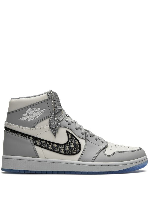 Jordan
x Dior Air Jordan 1 Retro High sneakers